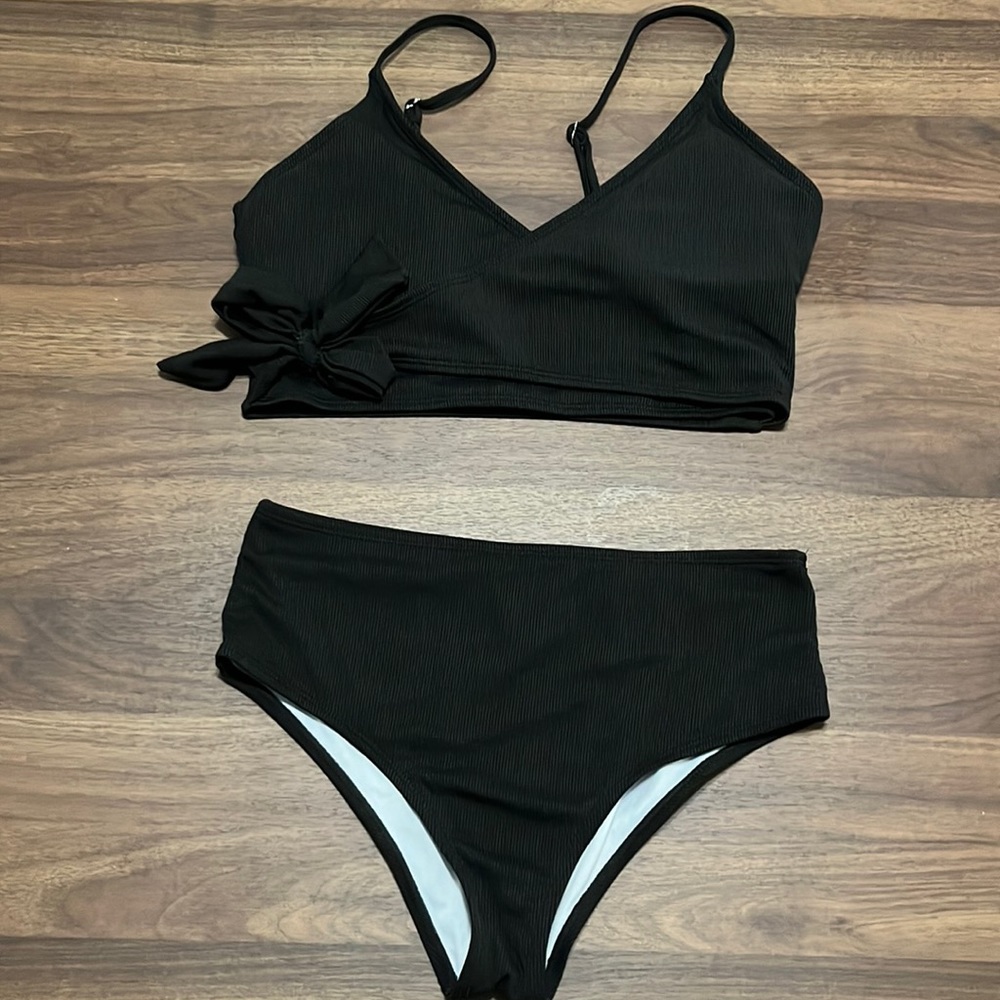 Black Women's Swim Set